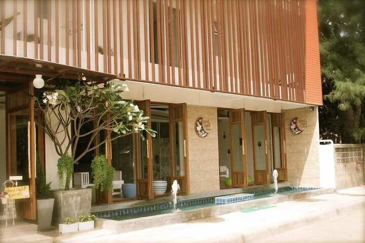 Hotel Entry