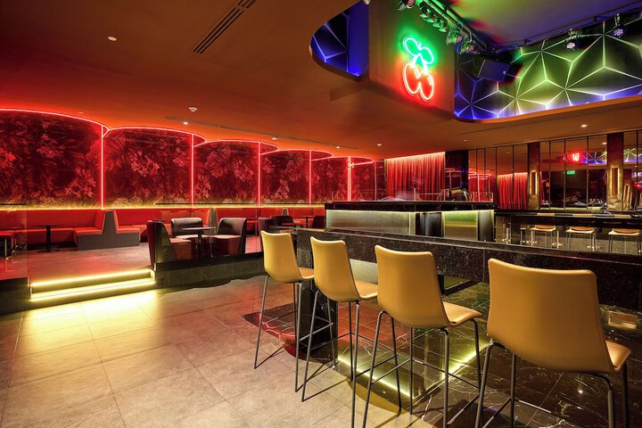 Lounge 130 of 172