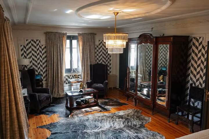Room 4 of 15
