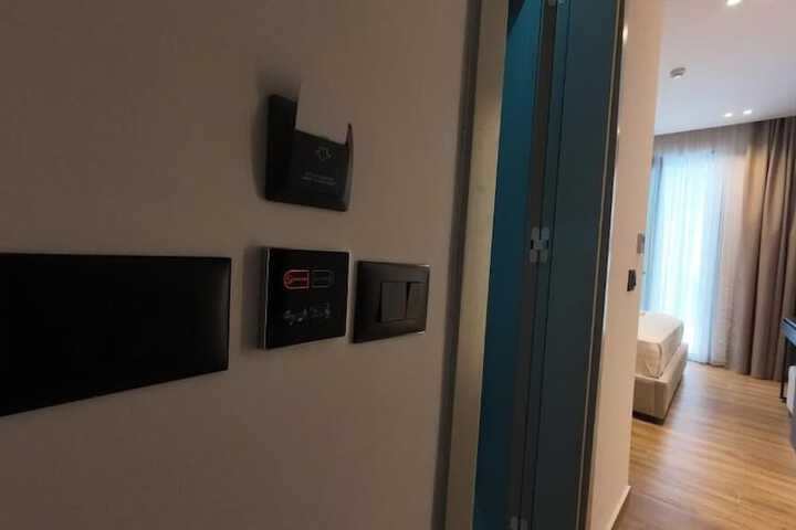 Room 32 of 54