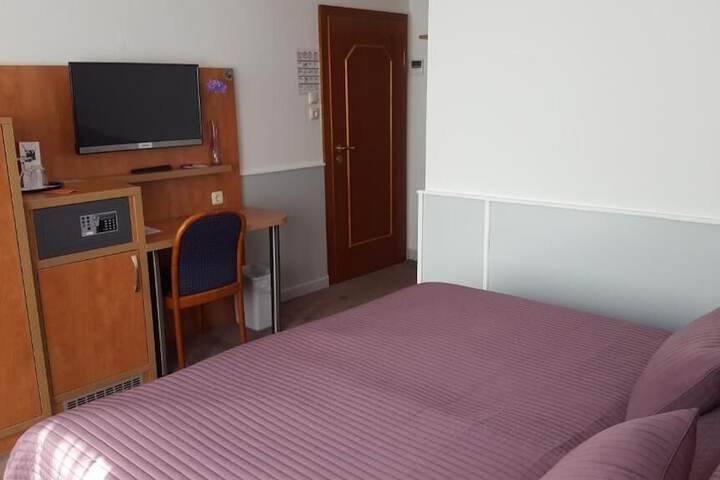 Room 17 of 40