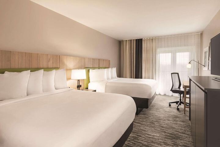 2 Queen Beds (2 of 11)