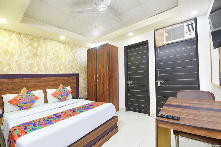 Room 14 of 34