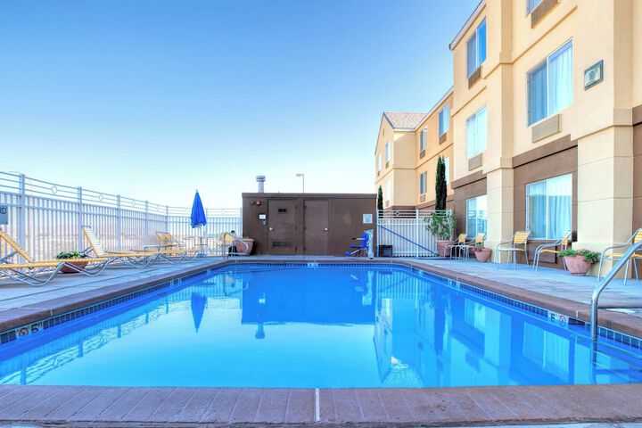 Hotel Pool