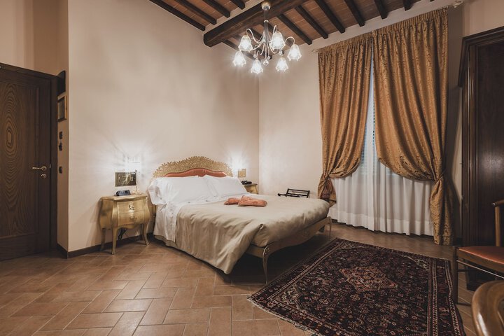 Room 45 of 181