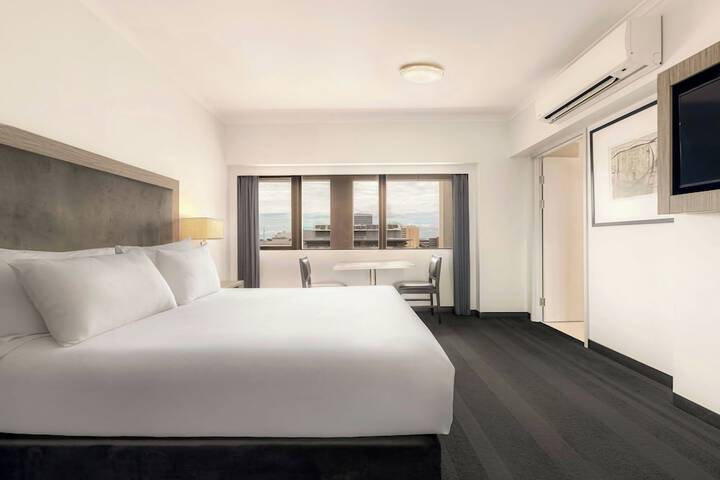 Room 17 of 46