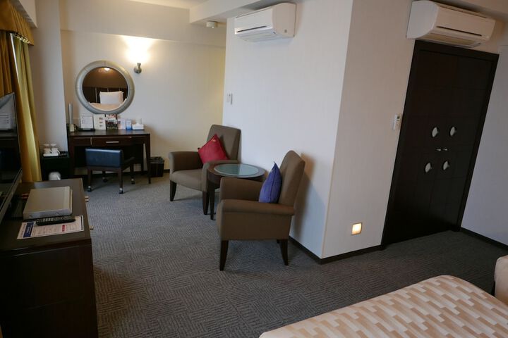 Room 8 of 103
