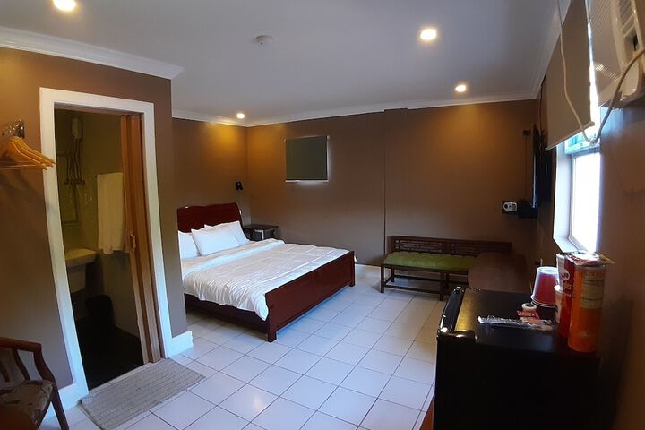 Room 14 of 16
