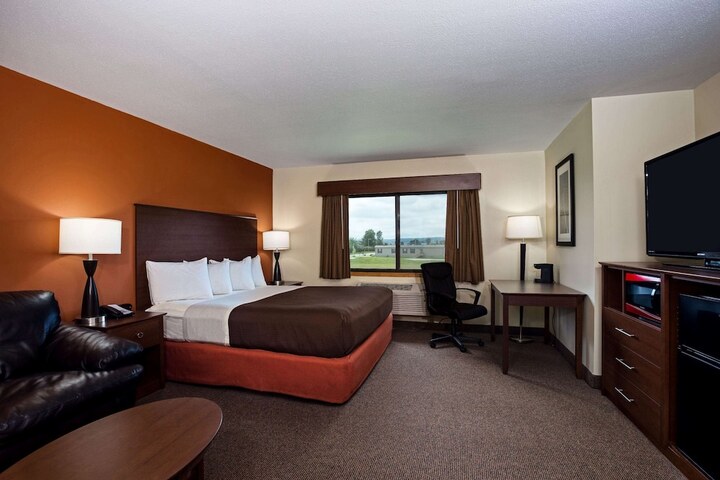 1 King Bed Deluxe Room (2 of 11)