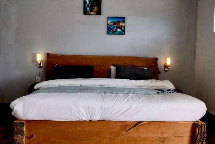 Room 10 of 11