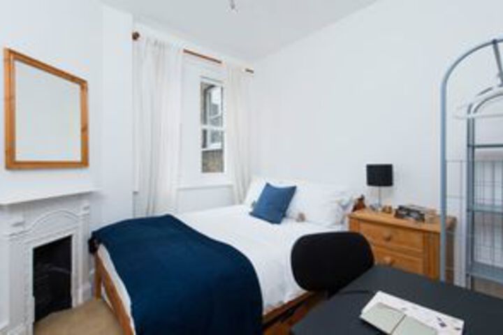 Room 8 of 18