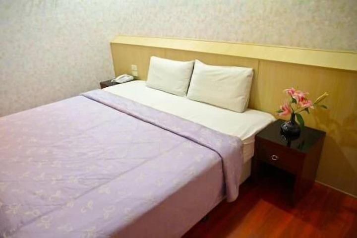 Room 4 of 13