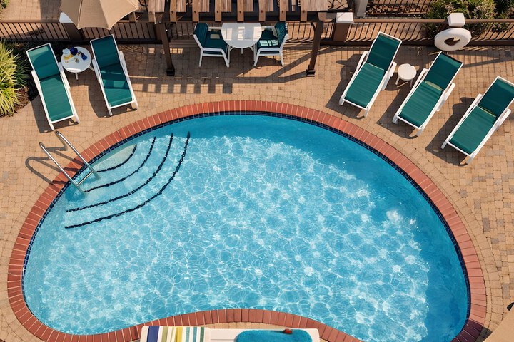 Pools & Facilities