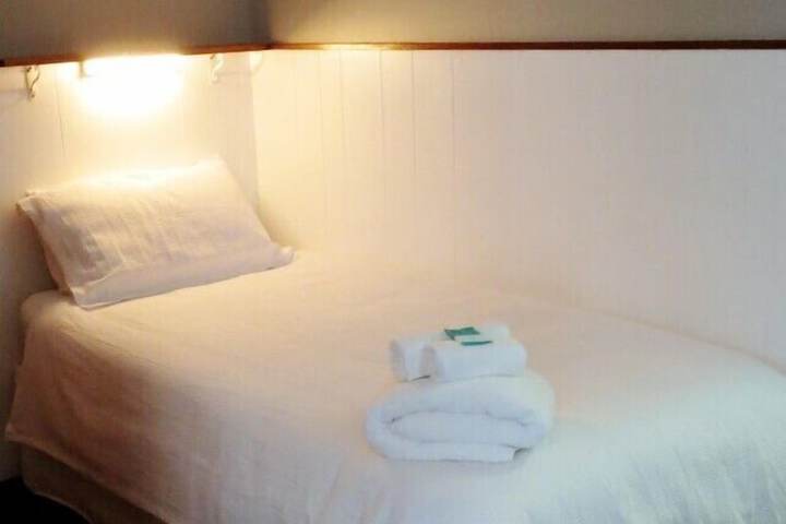 Room 8 of 37