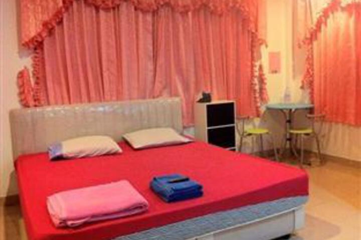 Room 4 of 5