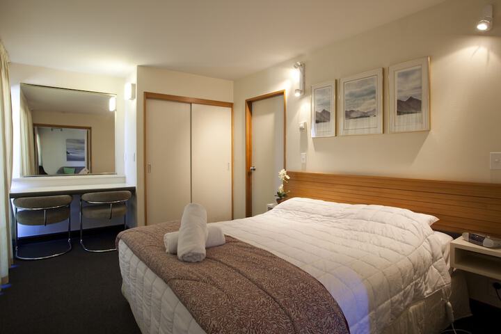 Room 6 of 74