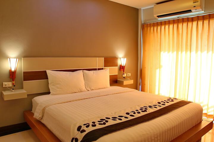 Room 10 of 80