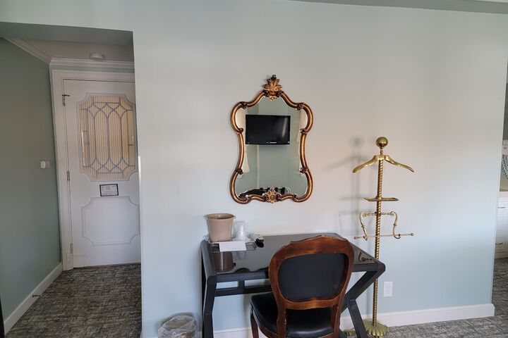 Room 42 of 206