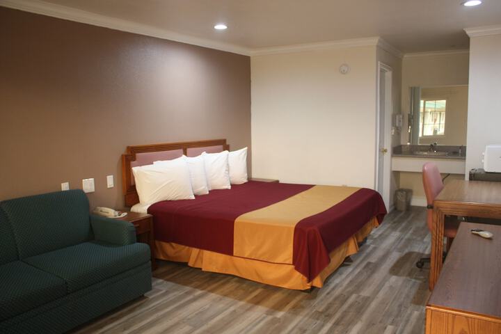 Room 10 of 37