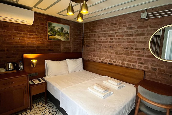 Room 14 of 36