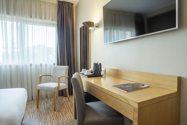 Room 15 of 42