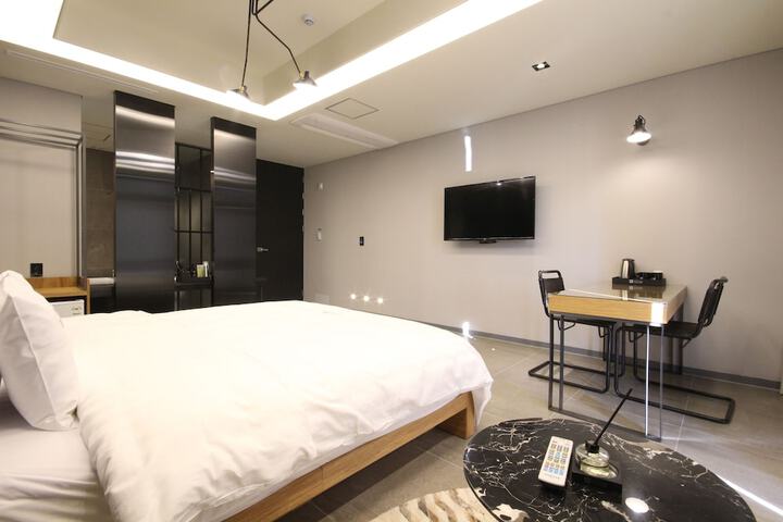 Room 27 of 59