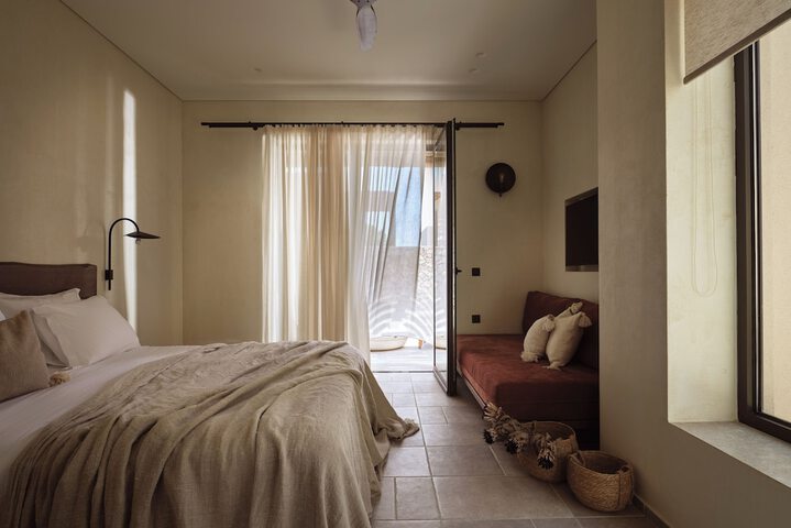 Room 28 of 96