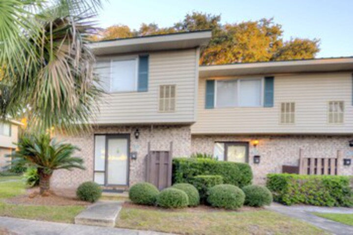 Image of Island Townhouse #E1 by Hodnett Cooper