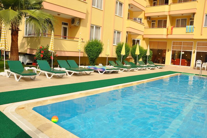 Hotel with Pool