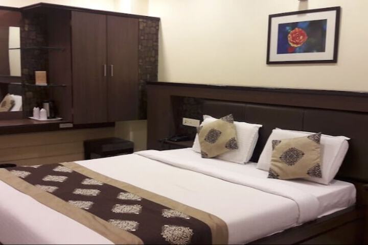 Room 10 of 34
