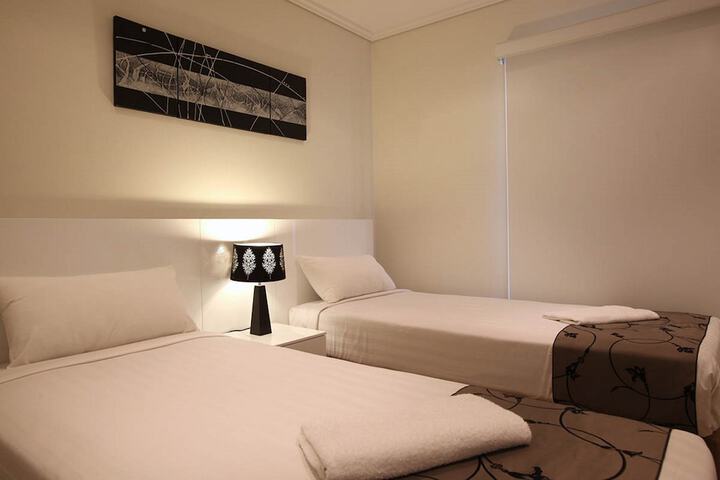 Room 11 of 127