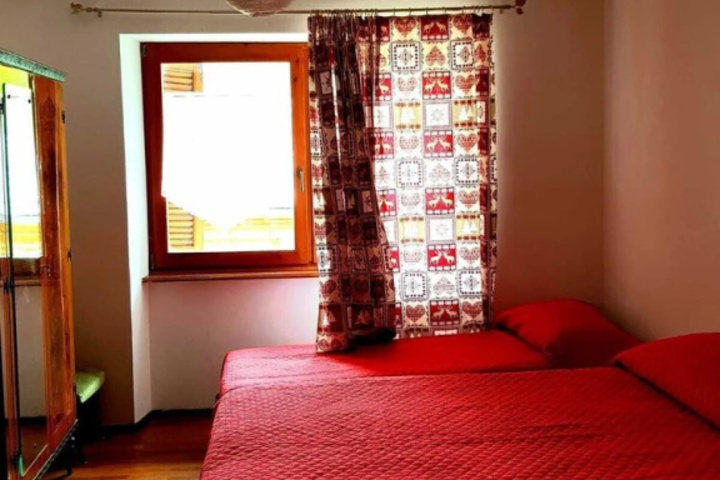 Room 3 of 9