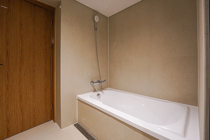 Room 56 of 76