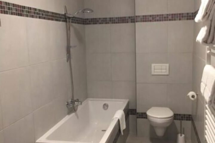 Room 16 of 61