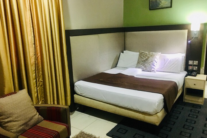 Room 6 of 37