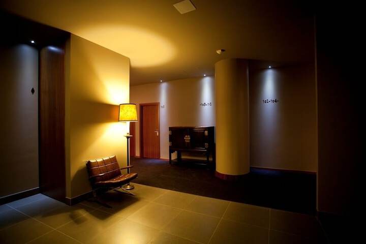 Ballroom/Hall 35 of 40