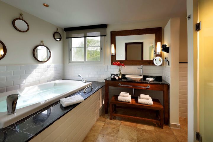 Room 35 of 223