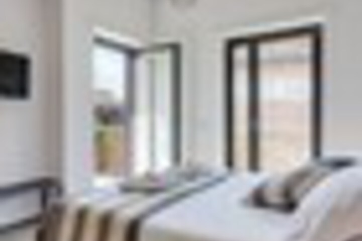 Room 44 of 270