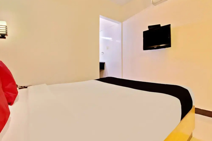 Room 4 of 18