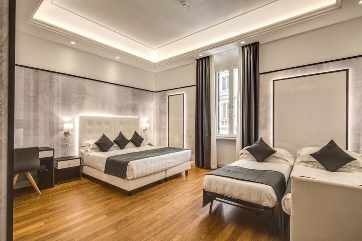 Room 28 of 79