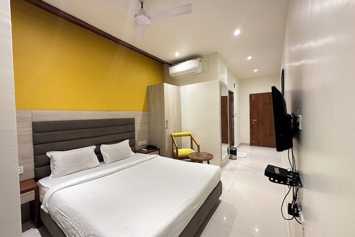Room 5 of 10