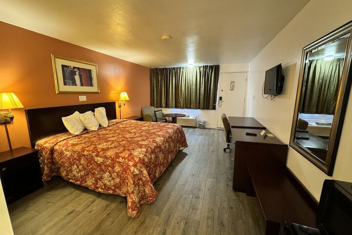 Room 10 of 19