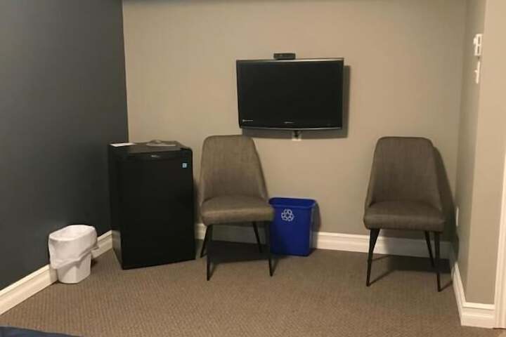 Room 10 of 28