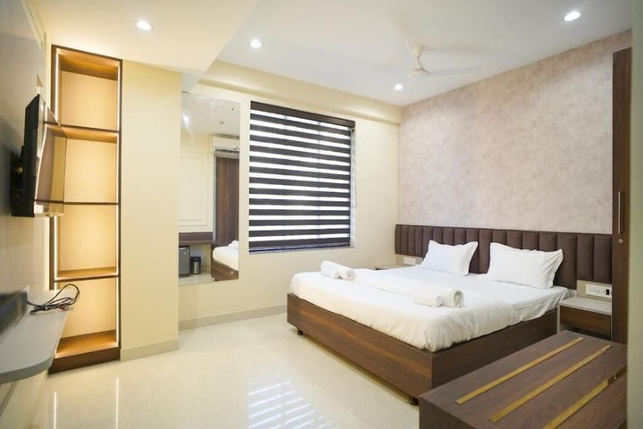 Room 4 of 24