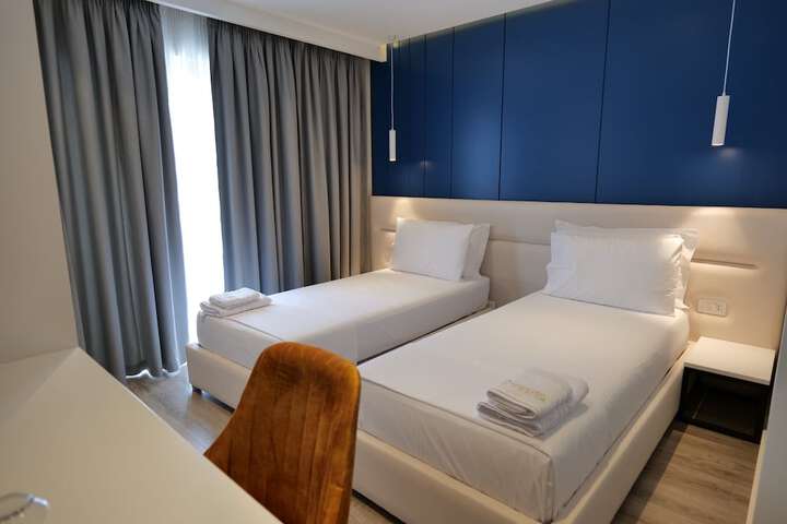 Room 114 of 171