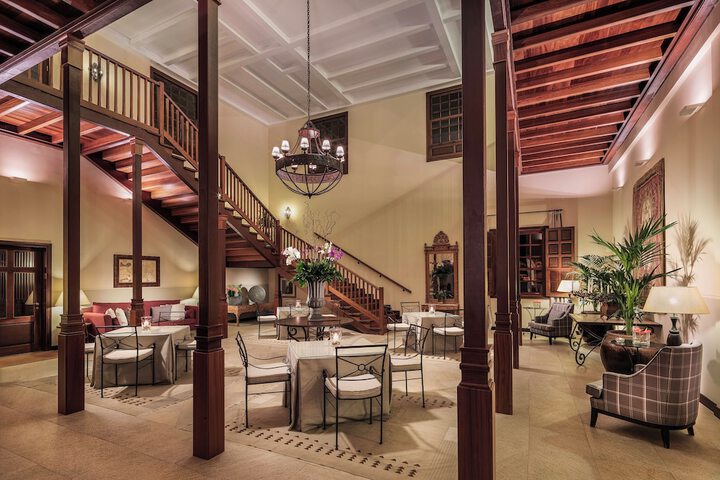 Entrance & Lobby