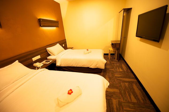 Room 5 of 18