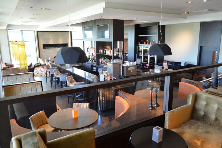 Lounge 53 of 70