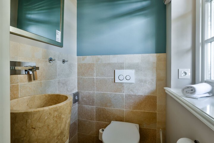 Room 60 of 99