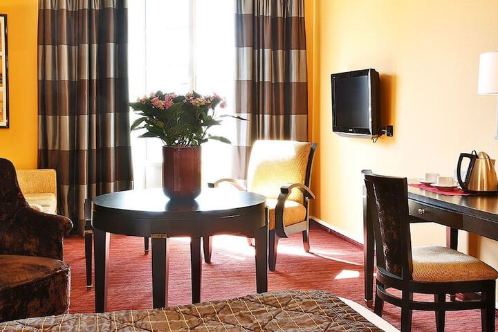 Room 8 of 37